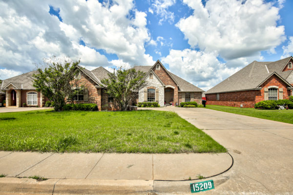 15209SugarLoafDr(1of3)