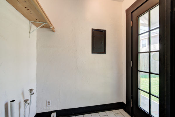 1833NorthGatewoodAvenue-24