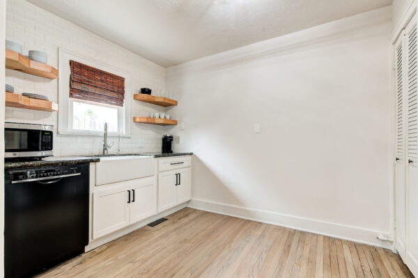 13-web-or-mls-2716 W. Park-13