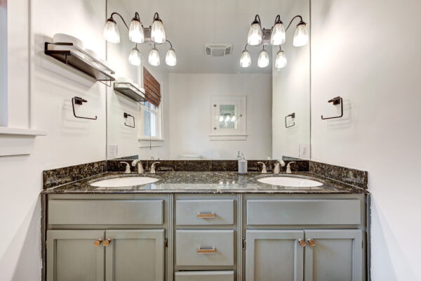 25-web-or-mls-2716 W. Park-25