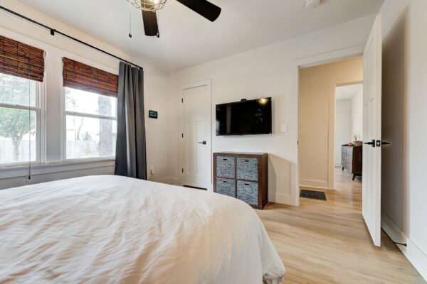32-web-or-mls-2716 W. Park-32